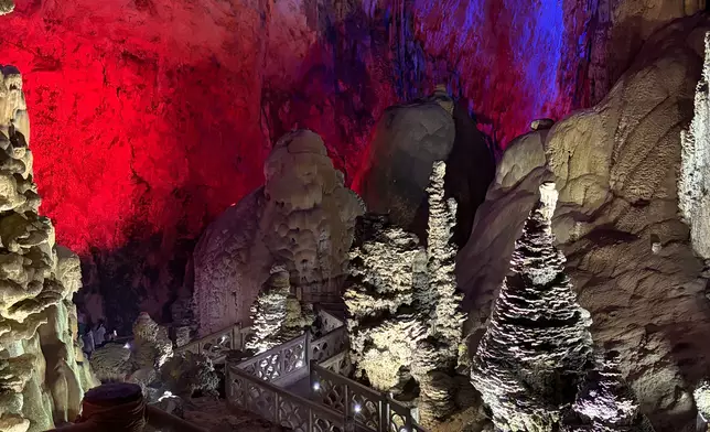 織金洞世界地質公園的溶洞。巴士的報記者攝