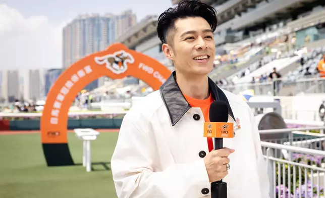 周柏豪首登馬匹亮相圈舞台。