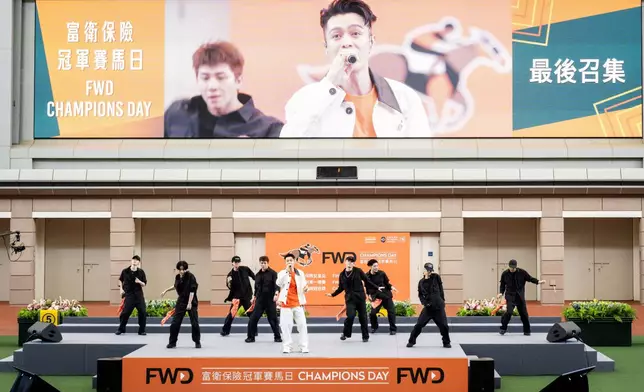 周柏豪經典歌曲帶動全場氣氛。