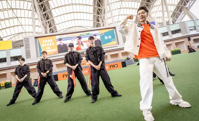 周柏豪經典歌曲帶動全場氣氛。