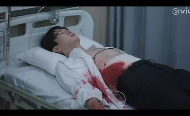 申二朗身中槍傷生死未卜。Viu提供圖片