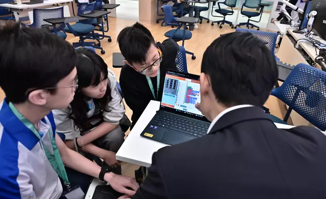 少訊會員於比賽中使用專家錦囊。