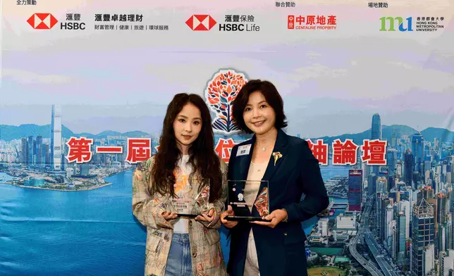 曹眾與谷婭溦榮膺「全方位新領袖」。