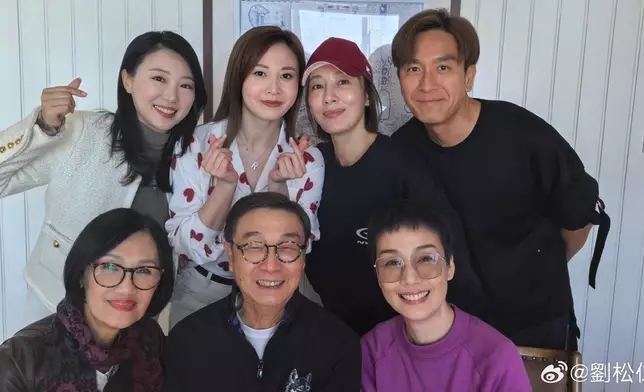 情人節與《名媛望族》的演員們聚會。