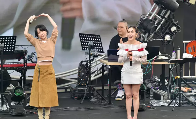 黃洛妍、New Napassom