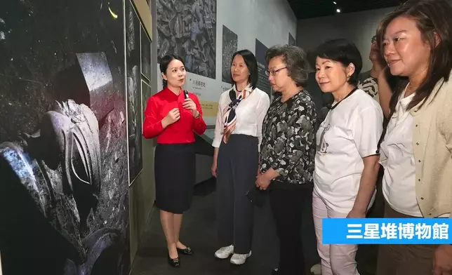 公務員事務局局長楊何蓓茵率領常任秘書長及部門首長赴內地參加國家事務研修班。楊何蓓茵ig視頻截圖