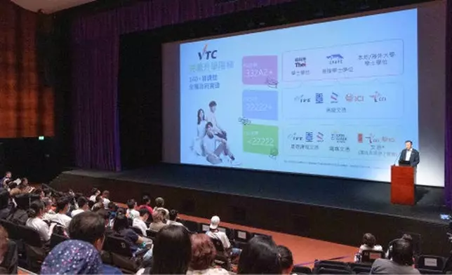 「VTC選科策略講座」由VTC升學專家、高級助理執行幹事郭龍基為同學及家長介紹最新VTC升學情報及多元升學出路資訊。