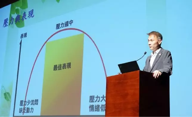 學友社學生輔導顧問吳寶城副校長主講「家長同行升學路」講座，以360度視角拆解 DSE升學攻略，並傳授實用技巧助家長與子女從容應對放榜壓力。