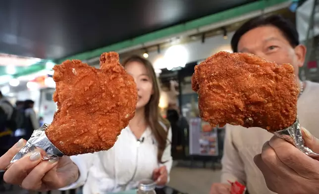 有日賣200隻紀錄的生炸雞髀外脆內嫩。