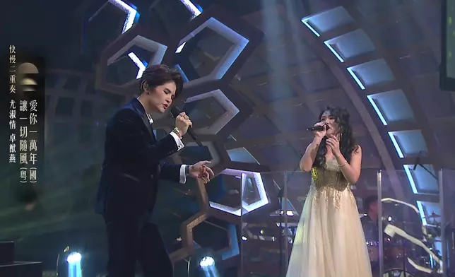 卓猷燕與尤淑情激情演繹，唱完後全場掌聲雷動。