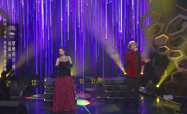 雲妮與高巴都唱到眼濕濕，牽動了肥媽和蔡宓婕的情緒。