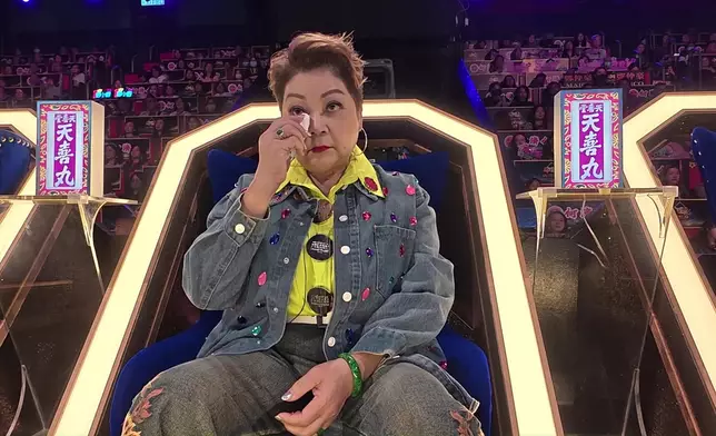 雲妮與高巴都唱到眼濕濕，牽動了肥媽和蔡宓婕的情緒。