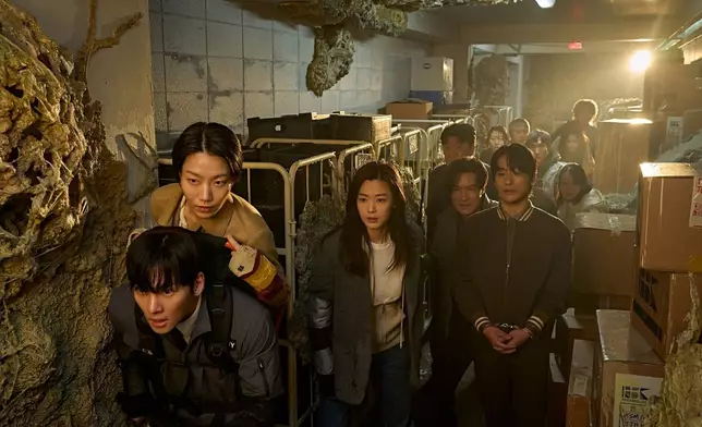 《屍殺禁區》是《屍殺列車》賣座導演延尚昊全新喪屍驚悚力作。