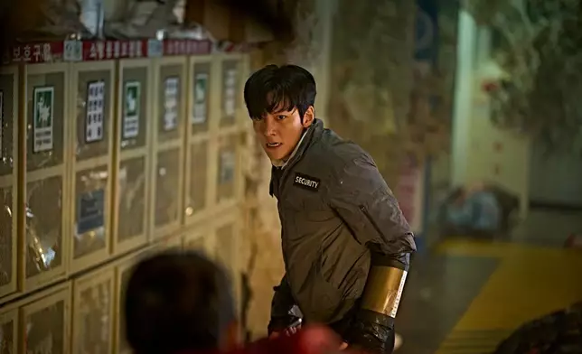 池昌旭飾演大樓保安。
