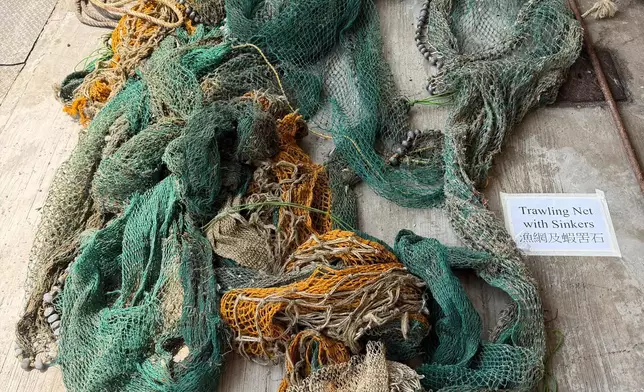 警方重申，非法拖網或使用蛇籠的捕魚方法，不但違反相關法例，更會對海床及海洋生態造成嚴重破壞。
