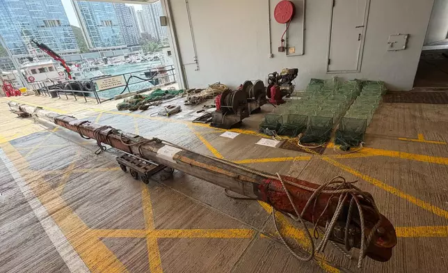 警方重申，非法拖網或使用蛇籠的捕魚方法，不但違反相關法例，更會對海床及海洋生態造成嚴重破壞。