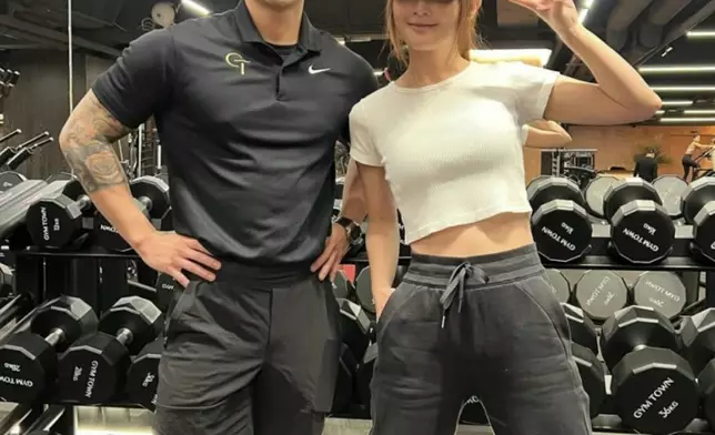 Elvis搬入阿Sa市值過億的豪宅共築愛巢。