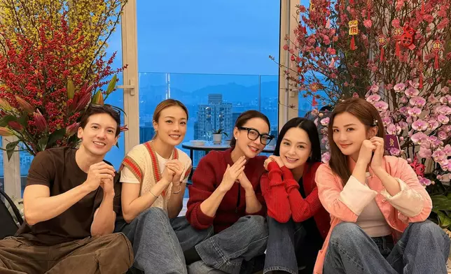 相識廿多年的關智斌亦戥阿Sa開心。