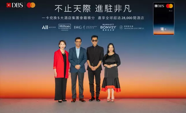 星展香港宣布「不止天際，進駐非凡」DBS$全新換領獎賞昨日（27日）正式推出。(左起)星展香港零售銀行業務及財富管理信用卡及私人貸款業務主管葉凱英、星展香港零售銀行業務及財富管理總監毛安杰、星展銀行品牌大使古天樂、以及 Mastercard 香港及澳門董事總經理陳一芳。