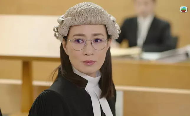 阿佘望住珈嘉嘅眼神，真係好有母愛。