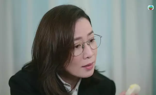 阿佘望住珈嘉嘅眼神，真係好有母愛。