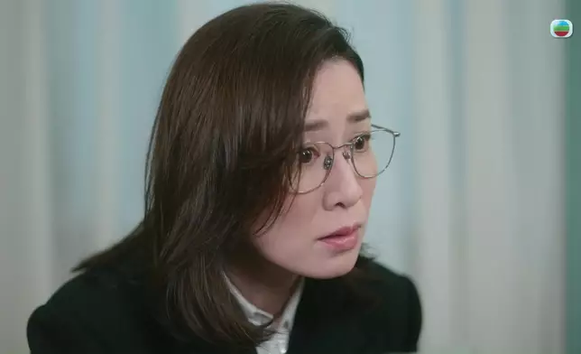 阿佘望住珈嘉嘅眼神，真係好有母愛。