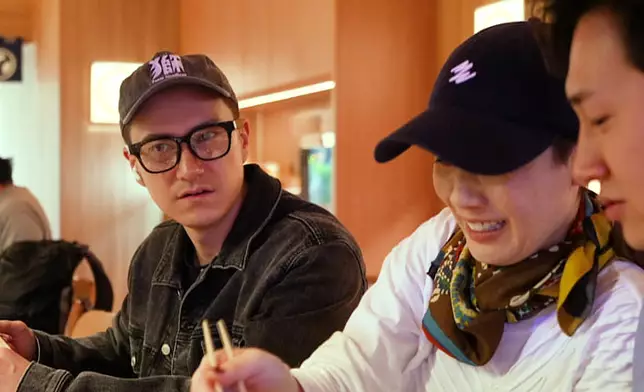 朱仔個樣真係由頭到尾都好唔妥。