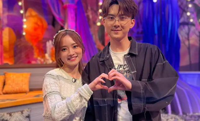 Kris跟Yuki以情侶身份擔任嘉賓。