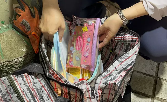 未開封的化妝品。巴士的報記者攝