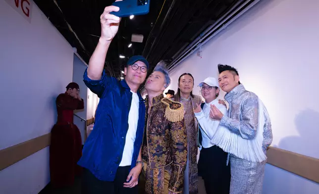 獲「三哥」苗僑偉與太太戚美珍捧場。