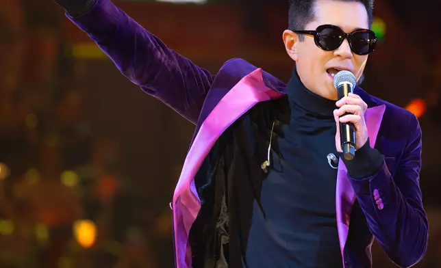 古天樂以《天命最高》登場，蔡一智即場「考古」，指他是草蜢1993年《原諒我是我》MV男主角，挑機他即興清唱。