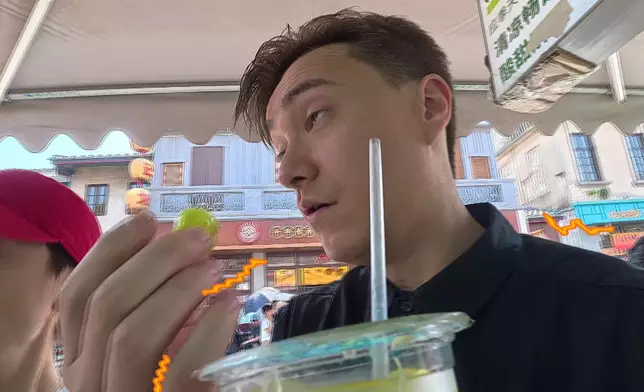 朱仔飲油柑汁飲到靈魂出竅。