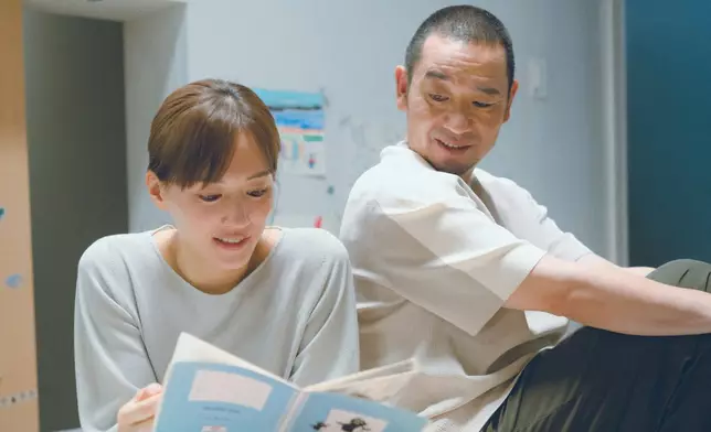 綾瀨遙相隔十年再與是枝裕和合作，飾演喪子母親，而人氣諧星大悟首度擔正電影男主角，與童星桒木里夢攜手演出。