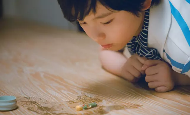 電影以近未來「AI復活」為題材，講述一對夫婦喪子後，藉科技讓兒子「再生」，重組家庭。