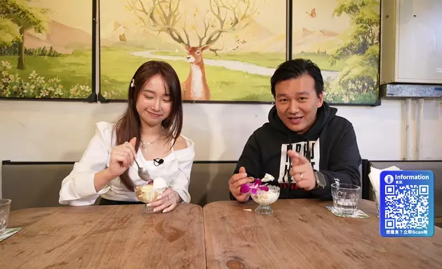 二人吃完主食再點椰子雪糕。