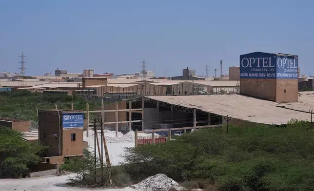在印度古吉拉特邦莫爾比，一間因伊朗戰事導致燃料短缺而關閉的瓷磚廠，攝於2026年4月8日周三。(美聯社圖片/Ajit Solanki) AP圖片