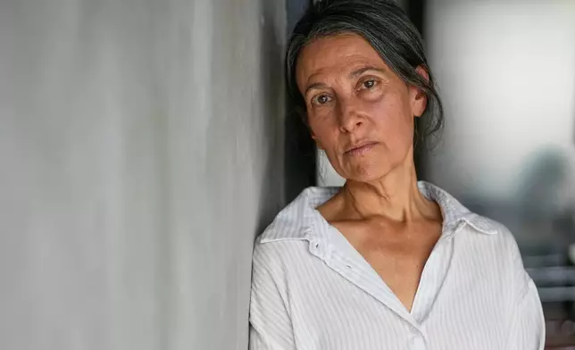 2026年4月15日周三，麗素．戈德堡-波林（Rachel Goldberg-Polin）在耶路撒冷拍照。她23歲的兒子赫殊（Hersh）於2023年10月7日哈馬斯跨境襲擊以色列時被綁架，並在近一年後於加沙遇害。(美聯社圖片/Ohad Zwigenberg) AP圖片