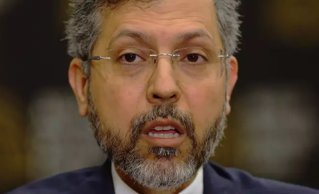 伊朗副外長薩伊德·哈提卜扎德於2026年4月18日周六，在土耳其南部安塔利亞舉行的安塔利亞外交論壇上接受美聯社訪問。(美聯社圖片/Riza Ozel) AP圖片