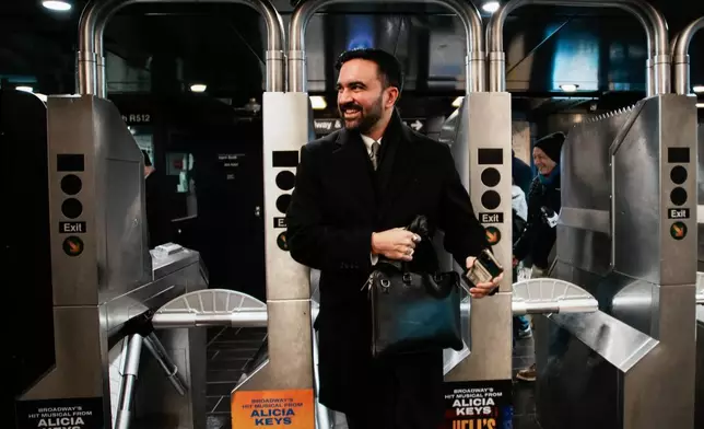 檔案圖片：2026年1月2日，紐約市市長馬姆達尼（Zohran Mamdani）抵達紐約皇后區（Queens）的地鐵站。 (美聯社圖片/Eduardo Munoz Alvarez) AP圖片