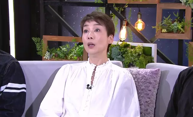 TVB 娛樂訪談節目《一周星星》，星期日晚 10 點 35 分播出第十九集，請來了無綫綜藝節目《試真 D》其中四位主持江美儀、朱敏瀚、曾展望 GM 及吳業坤擔任嘉賓