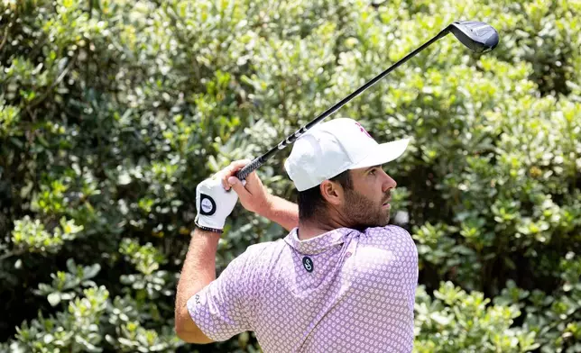 馬修禾夫（Matthew Wolff），RangeGoats高爾夫俱樂部（RangeGoats GC）成員，2026年4月17日周五在墨西哥瑙卡爾潘（Naucalpan）查普爾特佩克高爾夫俱樂部（Club de Golf Chapultepec）舉行的LIV高爾夫墨西哥城站第二輪賽事中，於第五洞發球。 (美聯社圖片/Jon Ferrey/LIV Golf) AP圖片
