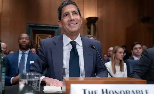 2026年4月21日周二，沃什在華盛頓國會山莊（Capitol Hill）出席參議院銀行、房屋及城市事務委員會的提名聽證會，爭取成為聯邦儲備局理事會成員兼主席。(美聯社圖片/Jose Luis Magana) AP圖片