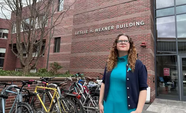 肯尼迪學院（Kennedy School）碩士課程學生勞倫巴恩斯（Lauren Barnes），站在哈佛大學（Harvard University）萊斯利H.韋克斯納大樓（Leslie H. Wexner Building）前。攝於2026年4月1日，周三，麻省劍橋市。（美聯社圖片/Michael Casey） AP圖片