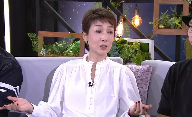 TVB 娛樂訪談節目《一周星星》，星期日晚 10 點 35 分播出第十九集，請來了無綫綜藝節目《試真 D》其中四位主持江美儀、朱敏瀚、曾展望 GM 及吳業坤擔任嘉賓