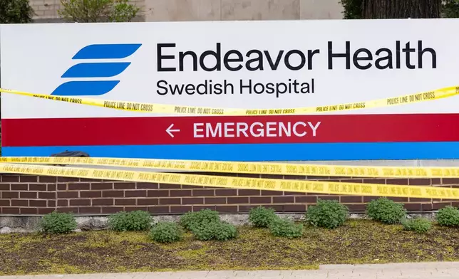 2026年4月25日（周六），芝加哥奮進健康瑞典醫院（Endeavor Health Swedish Hospital）外，槍擊案後現場被封鎖線圍住。(美聯社圖片/Anthony Vazquez/Chicago Sun-Times) AP圖片