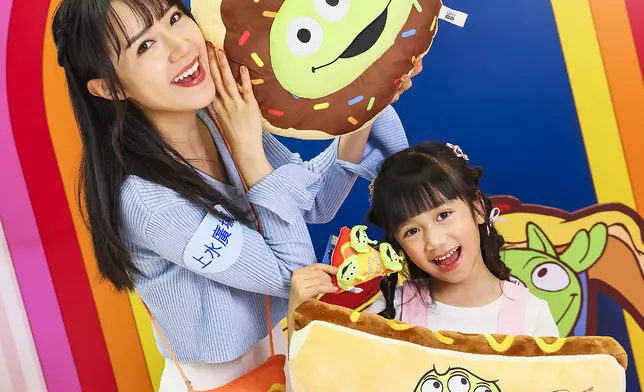 三眼仔熱狗抱枕及甜甜圈抱枕