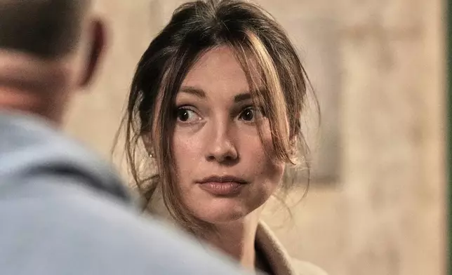 潔西卡曼恩（Jessica Mann）於2026年4月27日周一抵達紐約刑事法庭，出席哈維溫斯坦的審訊。（美聯社圖片/Richard Drew） AP圖片