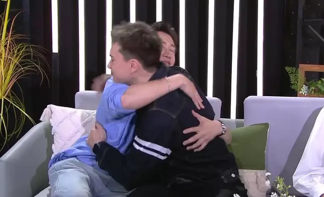 TVB 娛樂訪談節目《一周星星》，星期日晚 10 點 35 分播出第十九集，請來了無綫綜藝節目《試真 D》其中四位主持江美儀、朱敏瀚、曾展望 GM 及吳業坤擔任嘉賓