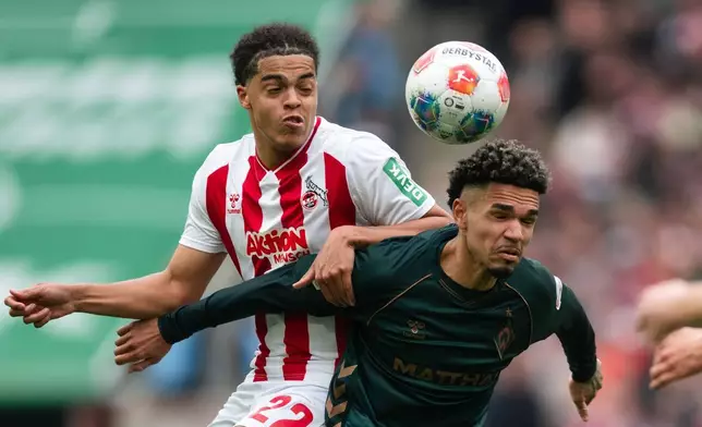 科隆的辛普森普西（左）與雲達不來梅的恩真馬在德國德甲足球賽中爭奪控球權。攝於2026年4月12日（周日）德國科隆，科隆對陣雲達不來梅。（美聯社圖片/Marius Becker/dpa） AP圖片