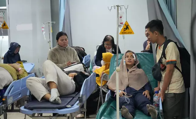 周二（2026年4月28日），印尼勿加泗一間醫院，火車相撞事故的傷者正在接受治療。(美聯社圖片/Achmad Ibrahim) AP圖片